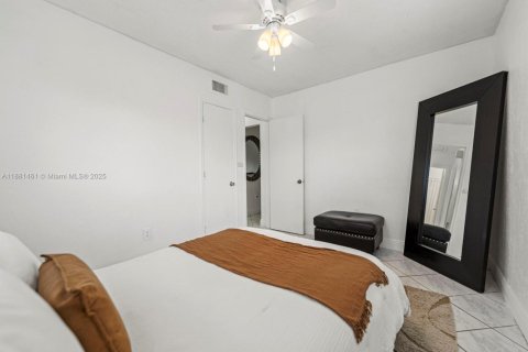 House in Davie, Florida 2 bedrooms, 146.6 sq.m. № 1930267 - photo 19