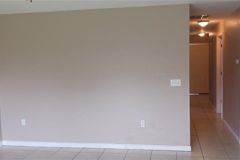 Apartamento en alquiler en Kissimmee, Florida, 3 dormitorios, 112.23 m2 № 1777132 - foto 3