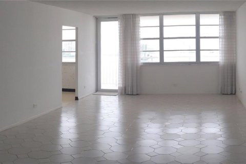 Купить кондоминиум в Санни-Айлс-Бич, Флорида 2 спальни, 118.45м2, № 1948416 - фото 9