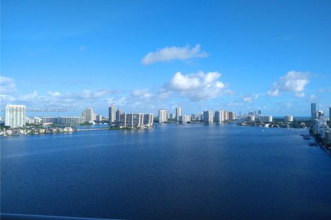 Кондоминиум с 2 спальнями в Санни-Айлс-Бич, Флорида № 1948416