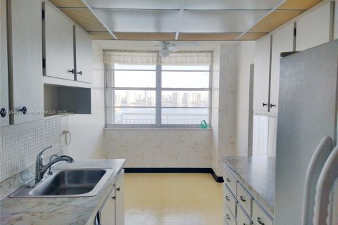 Купить кондоминиум в Санни-Айлс-Бич, Флорида 2 спальни, 118.45м2, № 1948416 - фото 12