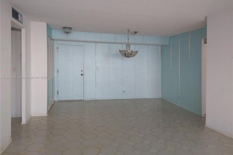 Купить кондоминиум в Санни-Айлс-Бич, Флорида 2 спальни, 118.45м2, № 1948416 - фото 11