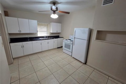 Villa ou maison à louer à Lake Mary, Floride: 2 chambres, 109.16 m2 № 2415299 - photo 6