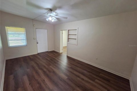 Villa ou maison à louer à Lake Mary, Floride: 2 chambres, 109.16 m2 № 2415299 - photo 2