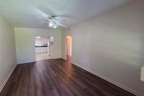 Villa ou maison à louer à Lake Mary, Floride: 2 chambres, 109.16 m2 № 2415299 - photo 3