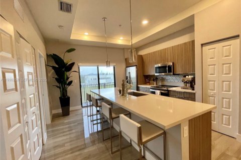 Снять в аренду кондоминиум в Дорал, Флорида 2 спальни, 99.59м2, № 1989578 - фото 2