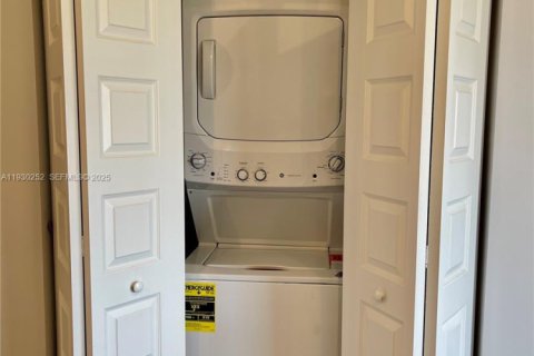 Снять в аренду кондоминиум в Дорал, Флорида 2 спальни, 99.59м2, № 1989578 - фото 7