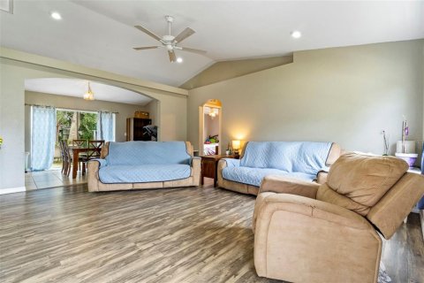 Casa en venta en Brooksville, Florida, 3 dormitorios, 115.85 m2 № 1826220 - foto 2