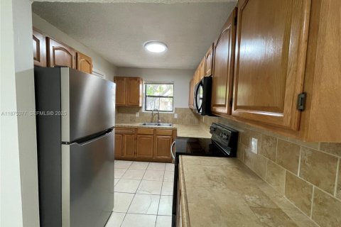 Copropriété à louer à Miami, Floride: 1 chambre, 69.4 m2 № 2079887 - photo 11
