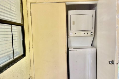 Copropriété à louer à Miami, Floride: 1 chambre, 69.4 m2 № 2079887 - photo 10