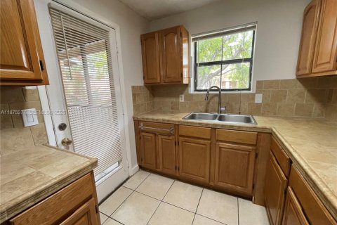 Copropriété à louer à Miami, Floride: 1 chambre, 69.4 m2 № 2079887 - photo 8