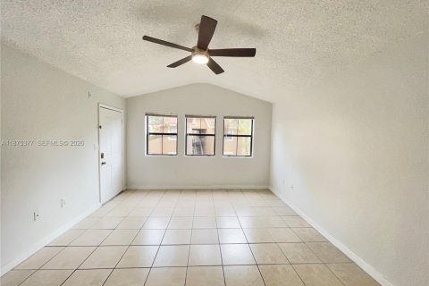 Copropriété à louer à Miami, Floride: 1 chambre, 69.4 m2 № 2079887 - photo 2