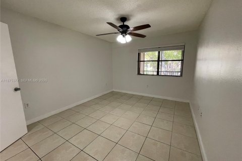 Copropriété à louer à Miami, Floride: 1 chambre, 69.4 m2 № 2079887 - photo 13