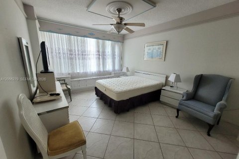 Condominio en alquiler en Aventura, Florida, 1 dormitorio, 93.37 m2 № 2282739 - foto 8
