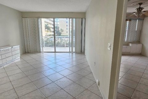 Condominio en alquiler en Aventura, Florida, 1 dormitorio, 93.37 m2 № 2282739 - foto 6