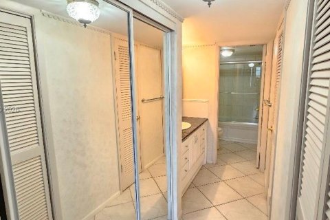 Condominio en alquiler en Aventura, Florida, 1 dormitorio, 93.37 m2 № 2282739 - foto 9