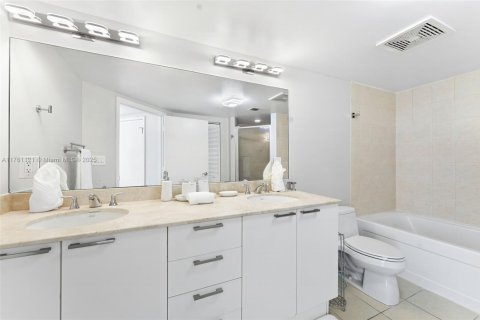 Copropriété à louer à Sunny Isles Beach, Floride: 1 chambre, 92.9 m2 № 1507003 - photo 11