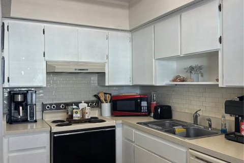 Condominio en alquiler en Belleair, Florida, 2 dormitorios, 99.22 m2 № 1561474 - foto 3