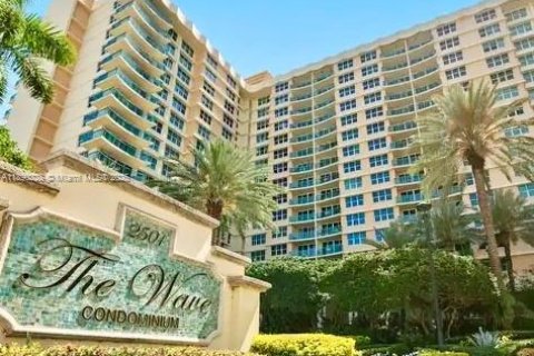 Condominio en alquiler en Hollywood, Florida, 1 dormitorio, 77.57 m2 № 1947132 - foto 9