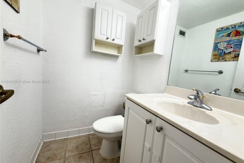 Condominio en alquiler en Hollywood, Florida, 1 dormitorio, 77.57 m2 № 1947132 - foto 8