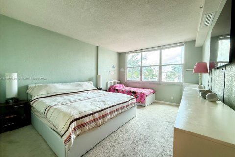 Condominio en alquiler en Hollywood, Florida, 1 dormitorio, 77.57 m2 № 1947132 - foto 4