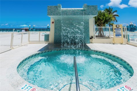 Condominio en alquiler en Hollywood, Florida, 1 dormitorio, 77.57 m2 № 1947132 - foto 11