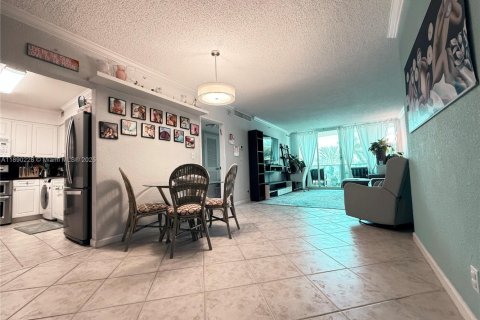 Condominio en alquiler en Hollywood, Florida, 1 dormitorio, 77.57 m2 № 1947132 - foto 5