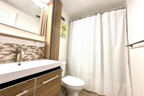 Condominio en alquiler en Hollywood, Florida, 1 dormitorio, 77.57 m2 № 1947132 - foto 7