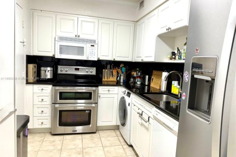 Condominio en alquiler en Hollywood, Florida, 1 dormitorio, 77.57 m2 № 1947132 - foto 6