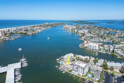 Condo in Clearwater, Florida, 2 bedrooms  № 2431690 - photo 26