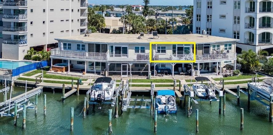 Condo in Clearwater, Florida, 2 bedrooms  № 2431690