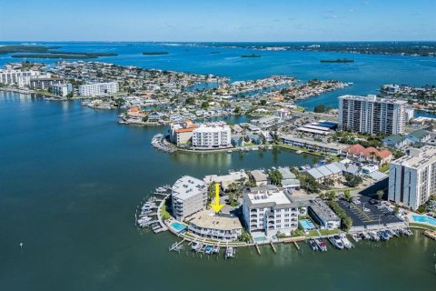 Condo in Clearwater, Florida, 2 bedrooms  № 2431690 - photo 2