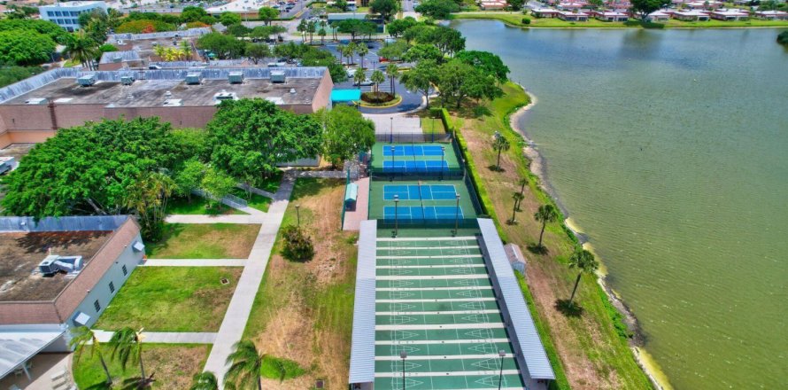 Condominio en Delray Beach, Florida, 2 dormitorios  № 973062