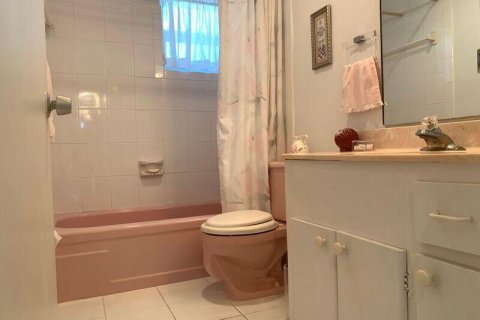Condominio en alquiler en Lauderdale-by-the-Sea, Florida, 1 dormitorio, 59.46 m2 № 1136339 - foto 1
