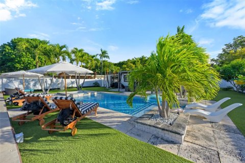 House in North Miami, Florida 3 bedrooms, 144.37 sq.m. № 2041270 - photo 18