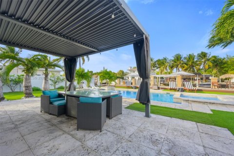 House in North Miami, Florida 3 bedrooms, 144.37 sq.m. № 2041270 - photo 15