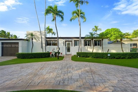 House in North Miami, Florida 3 bedrooms, 144.37 sq.m. № 2041270 - photo 23