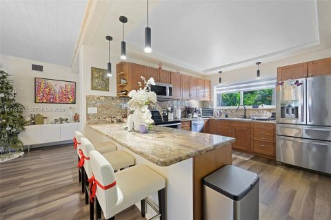 House in North Miami, Florida 3 bedrooms, 144.37 sq.m. № 2041270 - photo 6