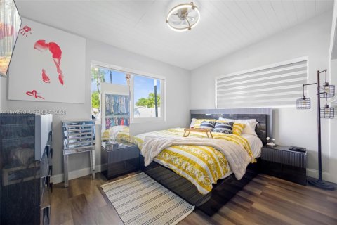 House in North Miami, Florida 3 bedrooms, 144.37 sq.m. № 2041270 - photo 7