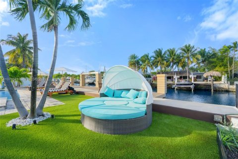 House in North Miami, Florida 3 bedrooms, 144.37 sq.m. № 2041270