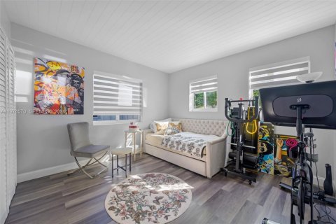 House in North Miami, Florida 3 bedrooms, 144.37 sq.m. № 2041270 - photo 10