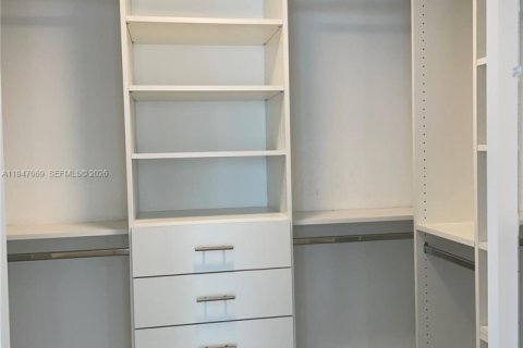 Copropriété à louer à Miami, Floride: 2 chambres, 123.28 m2 № 2024560 - photo 9