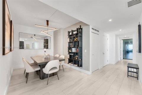 Copropriété à louer à Miami, Floride: 2 chambres, 121.79 m2 № 2023825 - photo 5