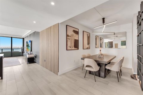 Copropriété à louer à Miami, Floride: 2 chambres, 121.79 m2 № 2023825 - photo 4