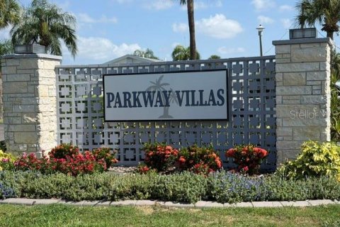 House in Bradenton, Florida 2 bedrooms, 91.51 sq.m. № 2231298 - photo 2