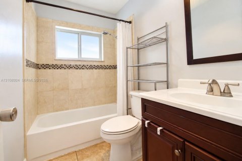 Casa en venta en Tamarac, Florida, 2 dormitorios, 126.9 m2 № 2433864 - foto 20
