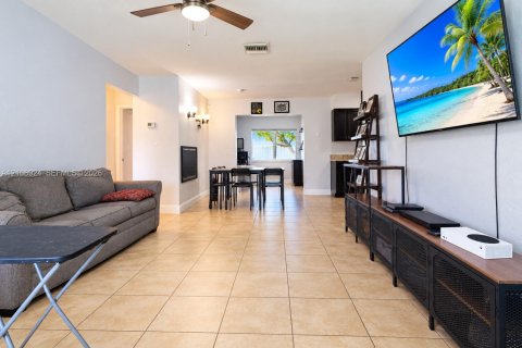 Casa en venta en Tamarac, Florida, 2 dormitorios, 126.9 m2 № 2433864 - foto 9