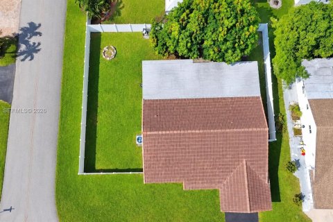 Casa en venta en Tamarac, Florida, 2 dormitorios, 126.9 m2 № 2433864 - foto 3