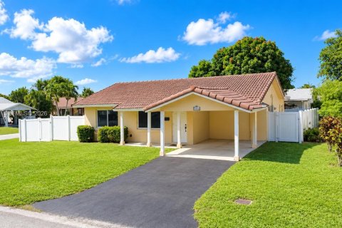 Casa en venta en Tamarac, Florida, 2 dormitorios, 126.9 m2 № 2433864 - foto 4