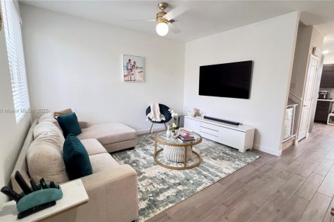 Купить таунхаус в Хомстед, Флорида 3 спальни, 120.96м2, № 1691715 - фото 5